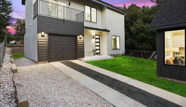 Modern New Urban Retreat in Trendy East Austin Near Downtown