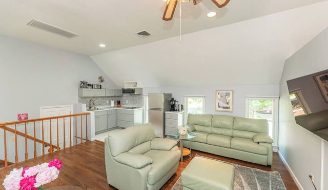 Modern Private 1BR/1BTH w/1-car Garage Parking Near Hospitals/Corporate Office