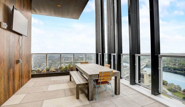 Modern Rainey St Oasis - Pool & Stunning Views