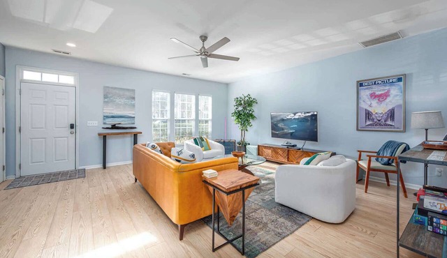 Modern Townhome w/Private Patio Near RTP