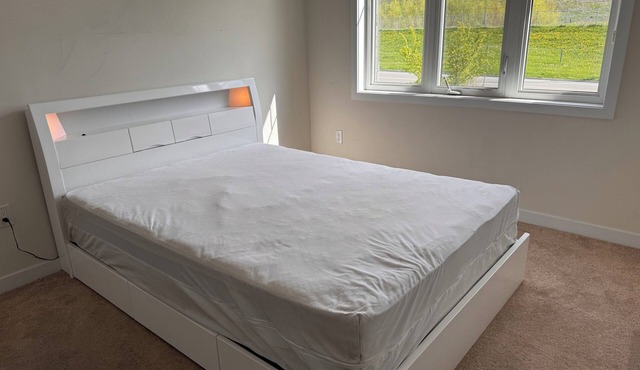 Modern updated mountain view home in Hamilton