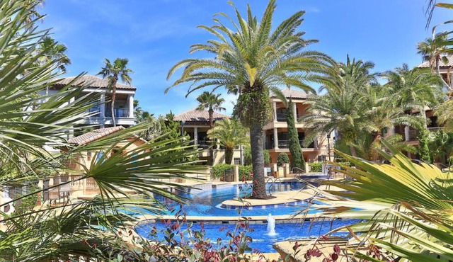 Monaco - Easy beach access dogs welcome gated community large pool