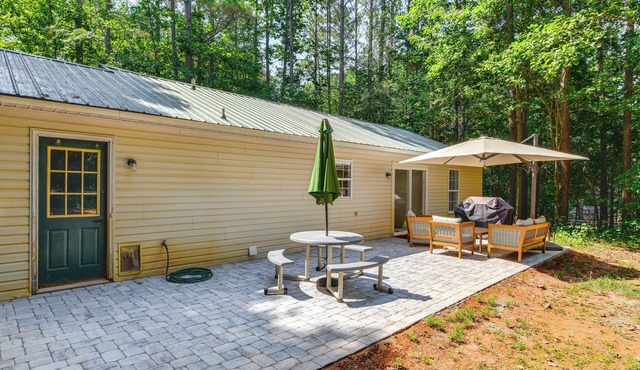 Mooresville Retreat w/Patio, 1 Mi to Lake Norman!