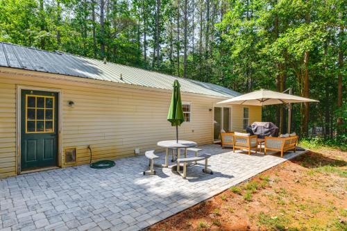 Mooresville Retreat w/Patio, 1 Mi to Lake Norman!