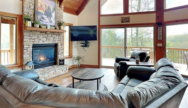 Mountain Dreams | Billiards, Hot Tub, Views + Location!