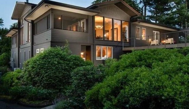 Mountain Modern; stunning luxury close to downtown Asheville! Pool, hot tub, views & more!