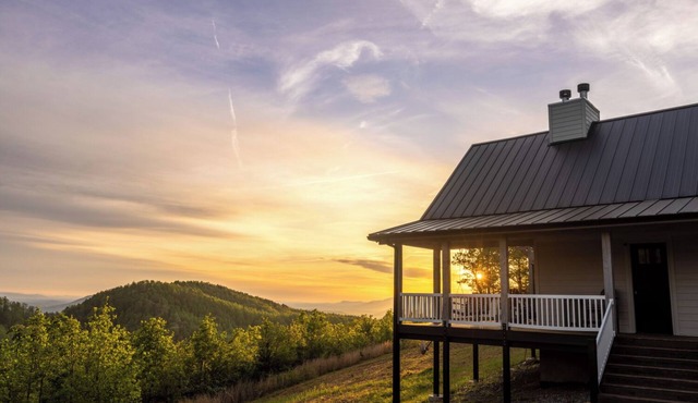 Mountain Top Escape with Hot Tub, Fireplace & Cell Service