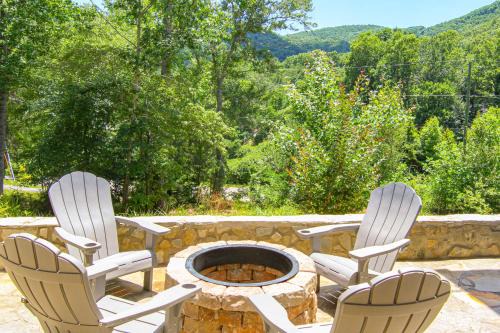 Mtn-View Retreat in Asheville: Great for Groups!