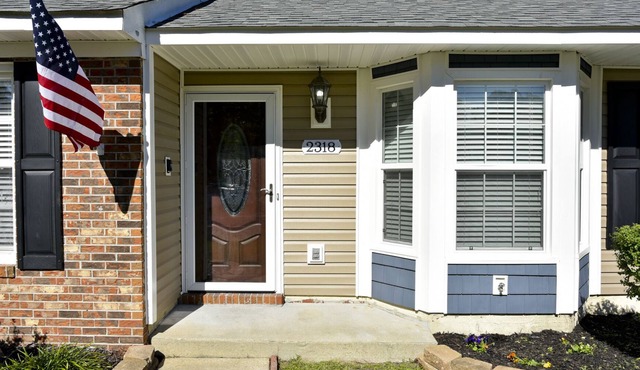 Near Camp LeJeune main gate, Sleeps 6-7