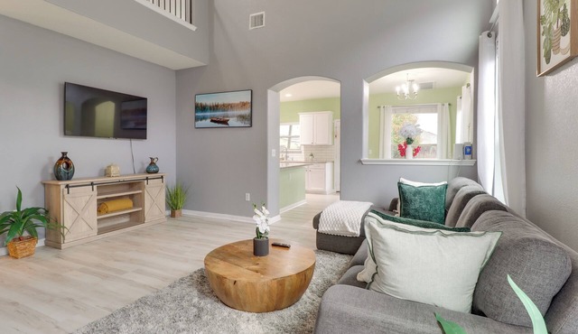 Near East Metropolitan Park: Escape w/Pool Access