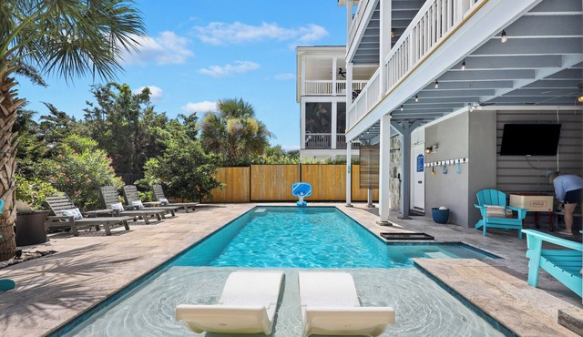 New 4 bedroom Luxury Beach Home Minutes from Beaches, Pool, Spa, Golf Cart Bikes