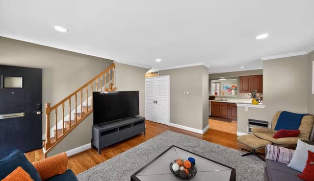 New! 4Br/2Ba Family haven Near DC - Comfort, Care, Charm, Convenience