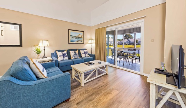 New Bern Lakeside Getaway-Modern 2BR Apartment with Resort Amenities