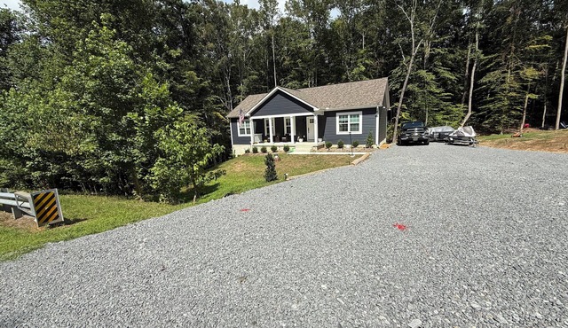 New & Cozy 5 BR Lake Anna Retreat - Large Game Room & Lake Access