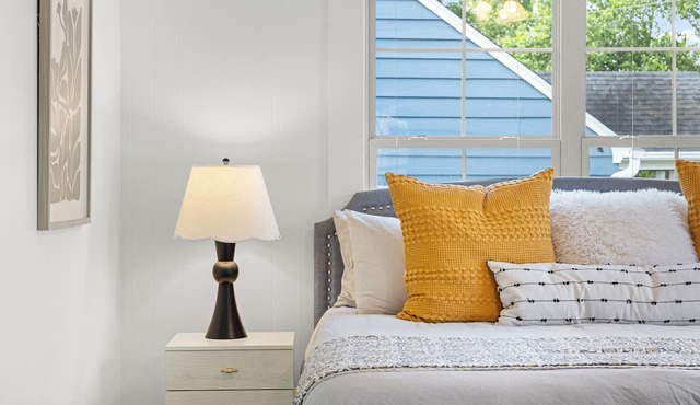 NEW! King Beds, Walk Downtown-Magnolia Cottage-