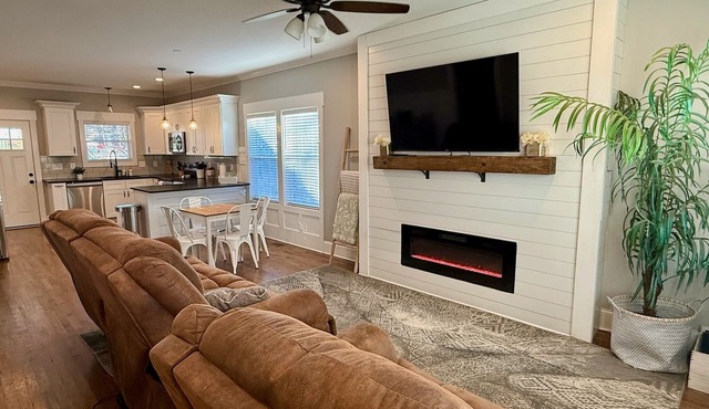 NEW Pet/Kid Friendly - 7 Minutes to Downtown GVL