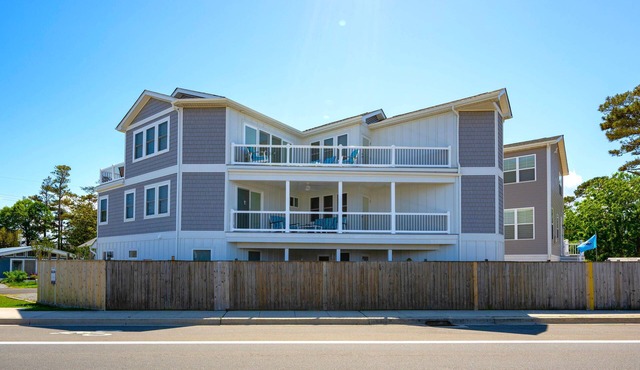 NEW TO VRBO-STYLISH DIGS-4 BR-3,5 BA-ELEVATOR-109 Houston, STEPS TO DEWEY BCH