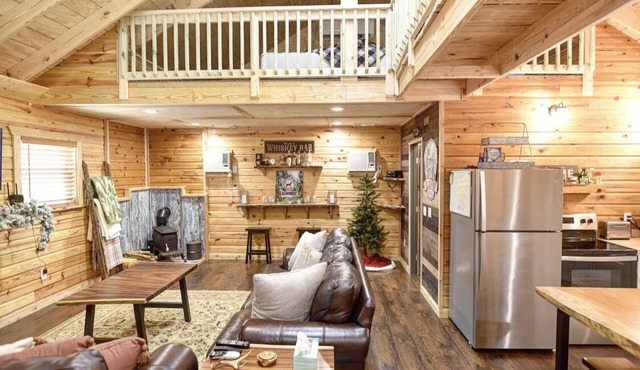 Newly Built Rustic Cabin with all the amenities