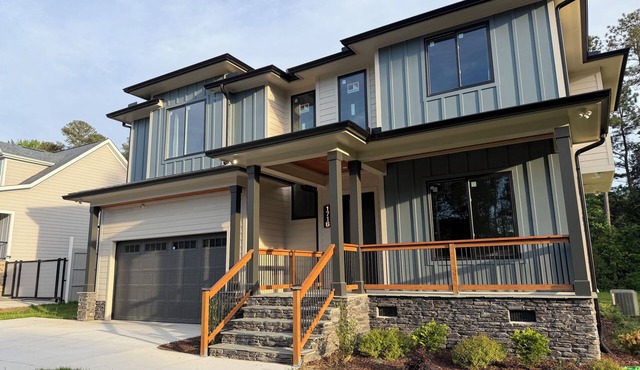 Newly Built Spacious Luxury 5BR Home, 4 King Beds.