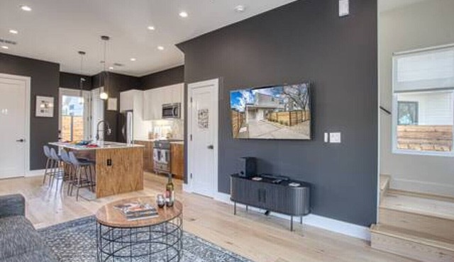 Newly Constructed 2 BDRM I Work Remotely mins to DT