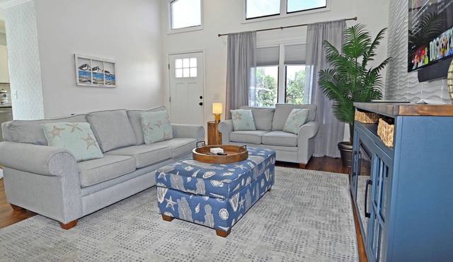 Newly Renovated 2BR Villa l Pool Access l Close to Beach