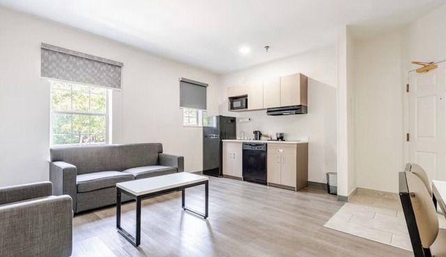 Newly Renovated Hotel - 2 Bedroom Suites with Kitchen in beautiful Columbia