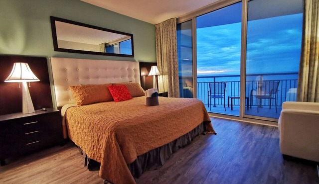 Newly Renovated Modern Luxury Condo, Central MB,Stunning Direct Ocean front