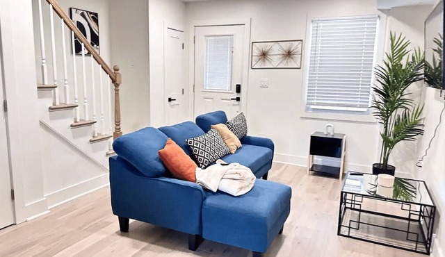 Newly Renovated Row Home In Kings Park DC
