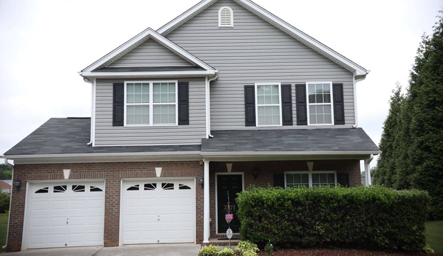 Nice quiet home all to yourself! Centrally Located