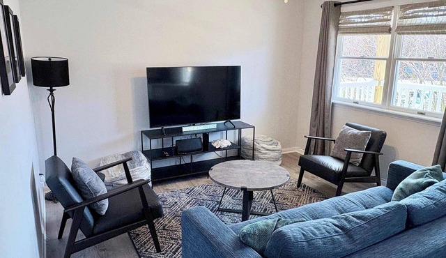 Northside condo near the beach with private balcony, full kitchen, AC, & W/D