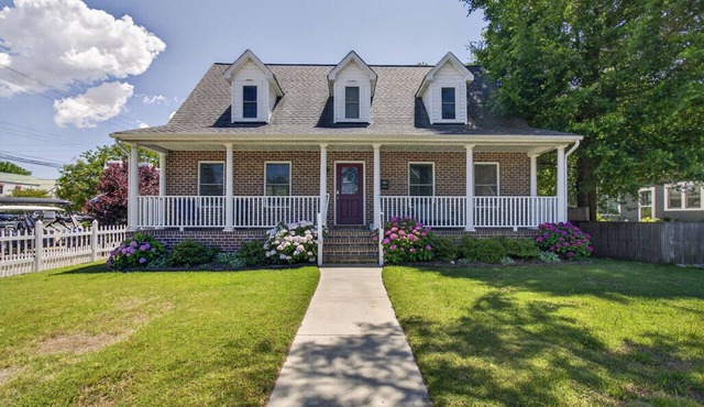 Ocean Breeze Home, Close to Beach, Shops & Park