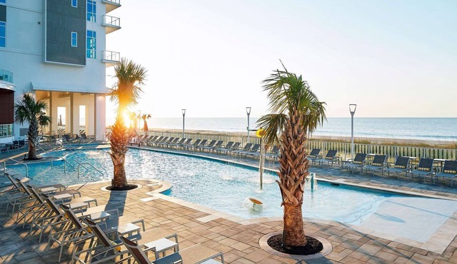 Ocean Enclave - Luxury on the boardwalk, large balcony, ocean views, and Pier 14
