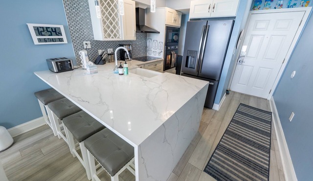 Ocean Front Views, Indoor and Outdoor Pools with Hot Tub, Pickleball & BBQs