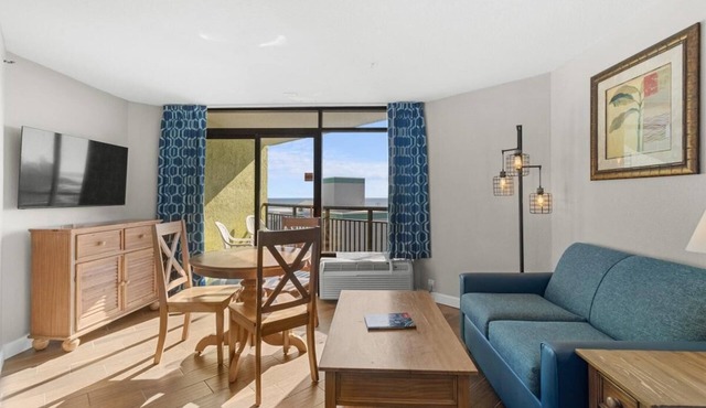 Ocean View Retreat: Includes Breakfast 10th Flr