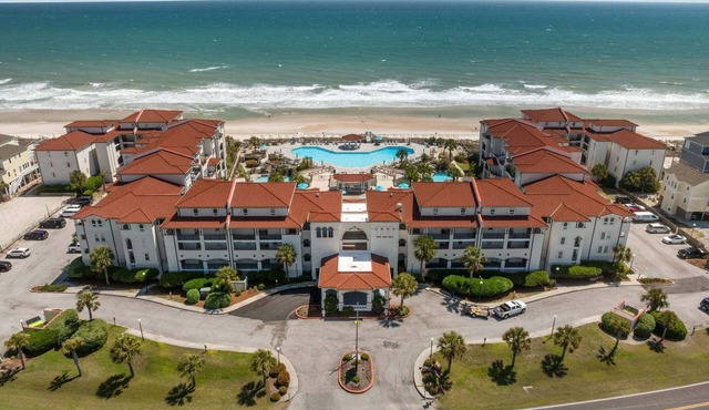 Ocean view condo with a pool, hot tub, tennis, washer/dryer & central AC