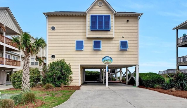 Oceanfront Bliss - Spacious Beach Cottage for up to 11 Guests