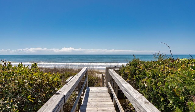 Oceanfront Treehouse Retreat | Private Beach Walkw