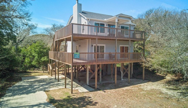 Oceanside 3BR Home w/EV Charger, Decks & Easy Beach Access