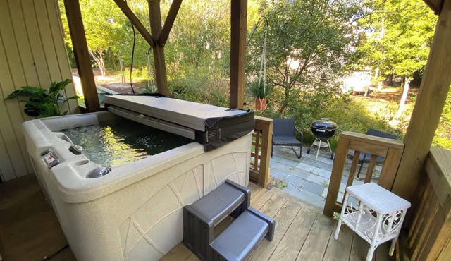 Oceanside, Kid-Friendly Emerald Isle Home w/Hot Tub and 2 Kitchens