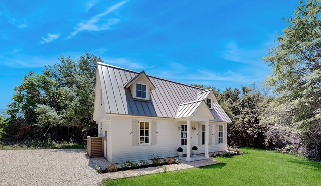 Off-Grid & Elegant Farmhouse Near Somerville Lake