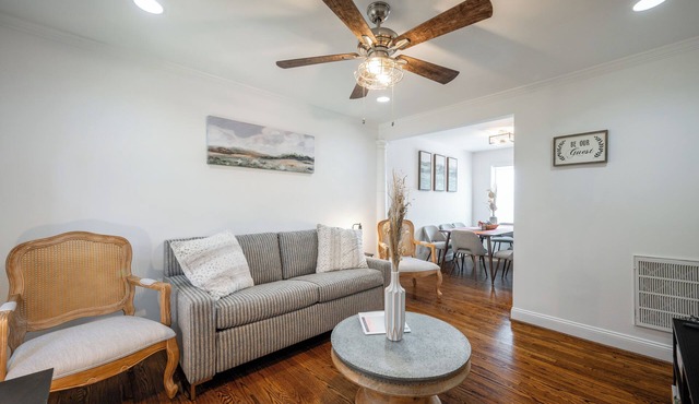 Old Town Metro Fenced Yard Walkable 2 King Beds Townhome