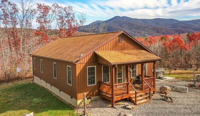 Old Wagon Ridge – Cozy Mountain Escape with Hot Tub & Views