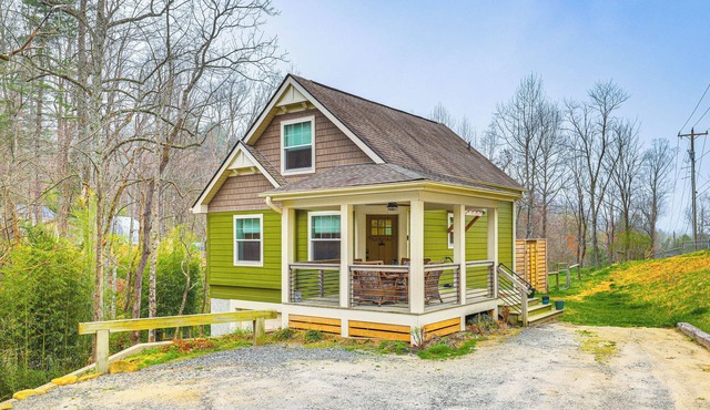 On Farm: Charming Hendersonville Retreat!
