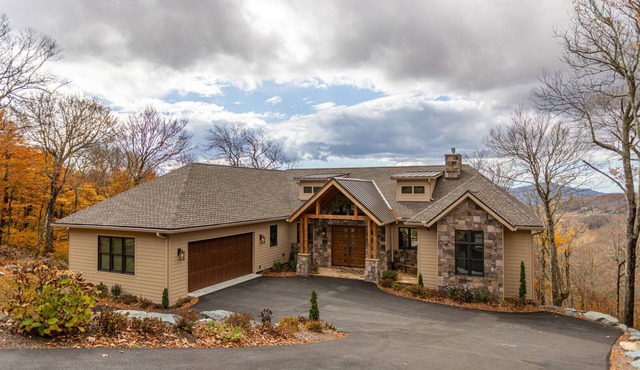 On The Rocks - Luxury Sugar Mountain Home with VIEWS!