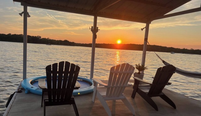 Open Water Sunset Kingsland Lakehouse w/Boat Slip
