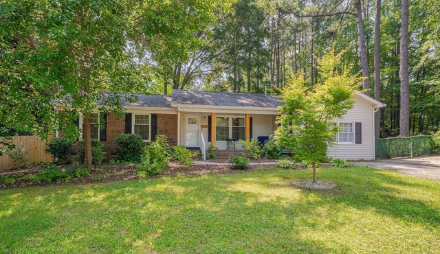 Optimist Prime – Fenced 3BR Near Pool, Deck, Wi-Fi, Pets OK, Near Midtown