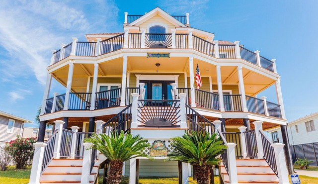 Palazzo 360 5bdr/5 bath with a heated pool sleeps 18