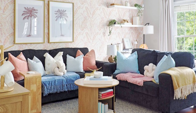Palm Rose inspired 2Br Home Near NoDa & Uptown + Quiet Area and Sleeps 4
