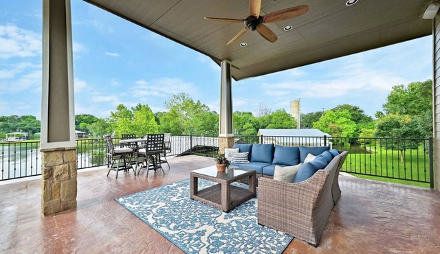 Paradise Cove, Sleeps 16, boats welcome, stunning deck, unforgettable retreat.