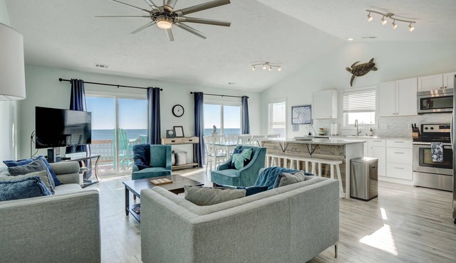 Paradise Found! Fabulous, Flexible, Beach Front Luxury! Hot Tub, Best Location!